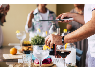 「夏日微醺不花錢」：高CP值的簡單居家調酒推薦！不用出門也能Chill~在家調出夏日風情：高CP值簡單調酒指南